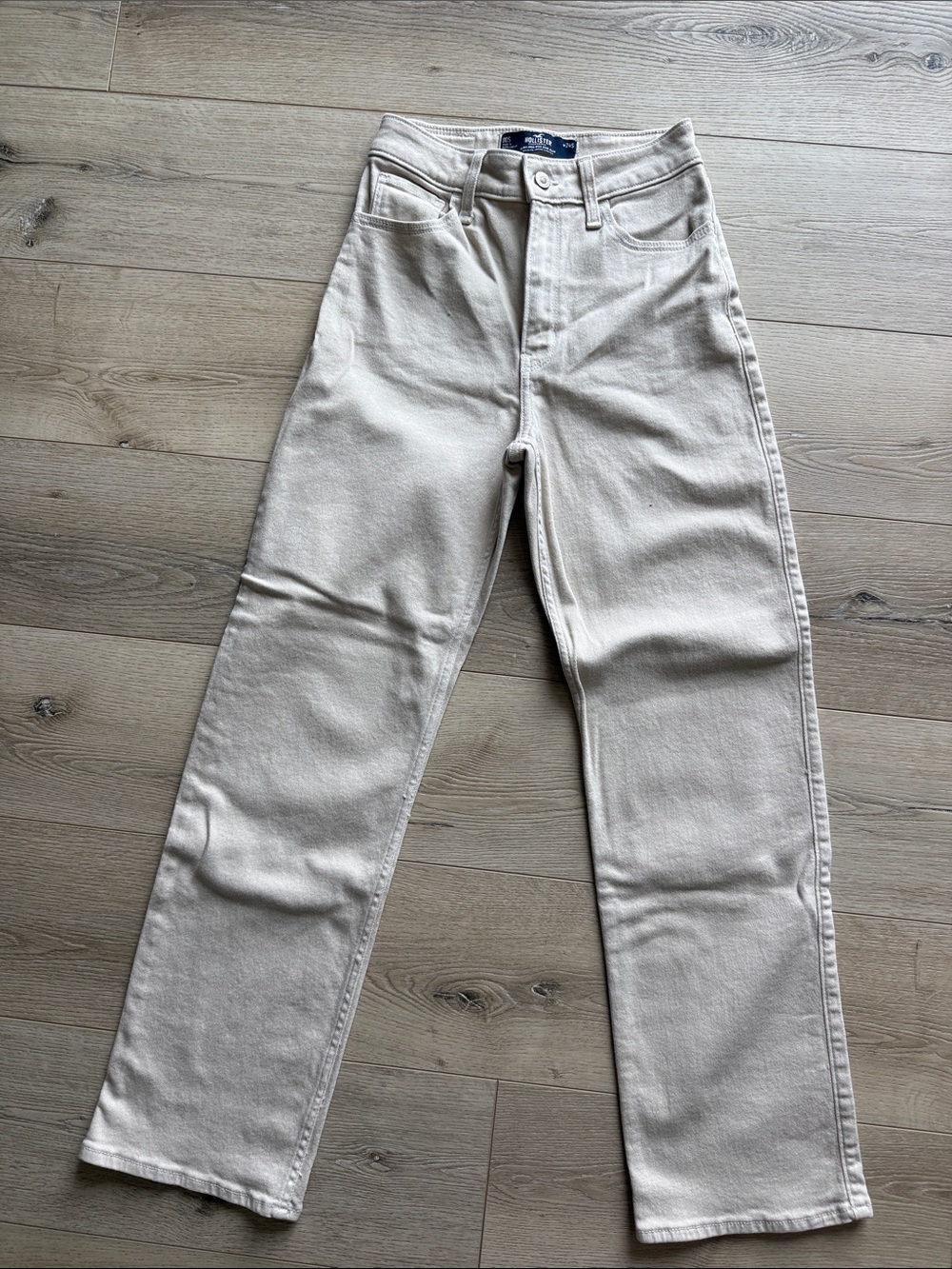 Hollister High-Rise Dad jeans in Light Beige